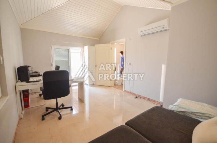 Уютная вилла 5+1 с бассейном и гаражом в Махмутларе, 395 кв.м. - Ракурс 21