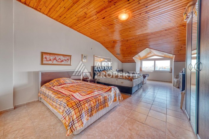 Светлый дуплекс 3+1 с видом на море в Тосмуре, 250 кв.м. - Ракурс 15