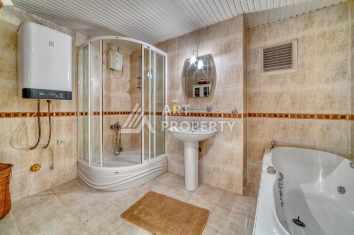 Светлый дуплекс 3+1 с видом на море в Тосмуре, 250 кв.м. - Ракурс 18