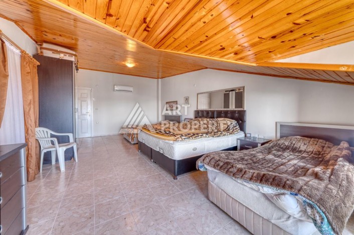 Светлый дуплекс 3+1 с видом на море в Тосмуре, 250 кв.м. - Ракурс 37