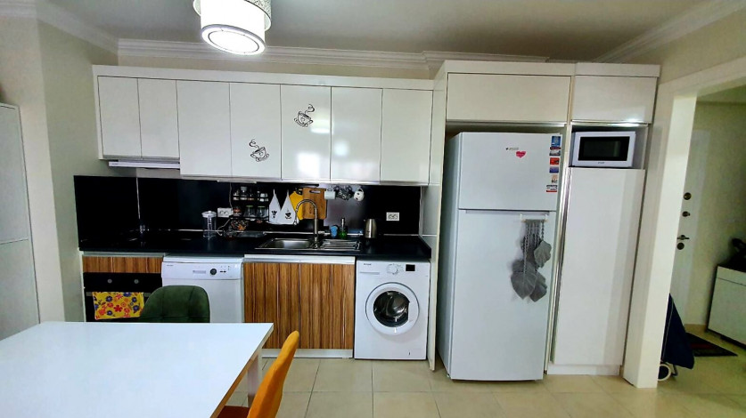 Двухкомнатная квартира в 250 метрах от моря в районе Махмутлар, 75 м2 - Ракурс 3