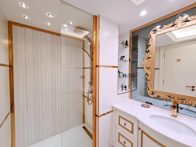 Трехкомнатная квартира с видом на море в шикарном комплексе премиум класса в районе Махмутлар, 100 м2 - Ракурс 11