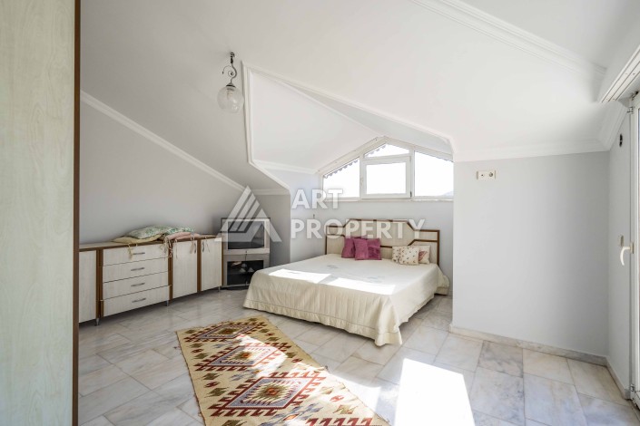 Двухуровневая квартира 4+1 в районе Оба, 800 метров от моря - Ракурс 24