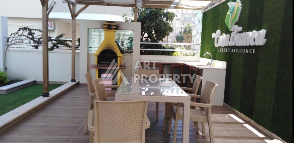 Меблированная квартира 1+1 в резиденции с отельной инфраструктурой в Махмутларе, 50 кв.м. - Ракурс 2