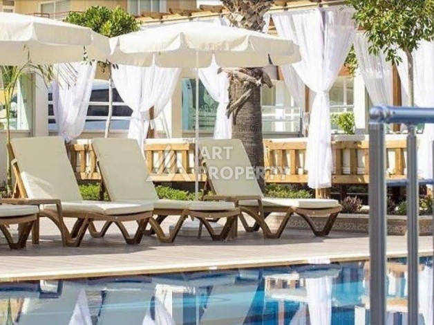 Меблированная квартира 1+1 в резиденции с отельной инфраструктурой в Махмутларе, 50 кв.м. - Ракурс 6