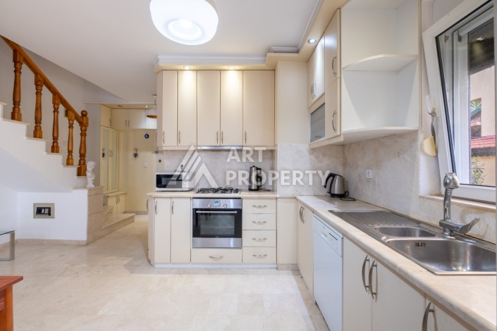 Вилла 3+1 в 200 метрах от моря в районе Конаклы - Ракурс 19