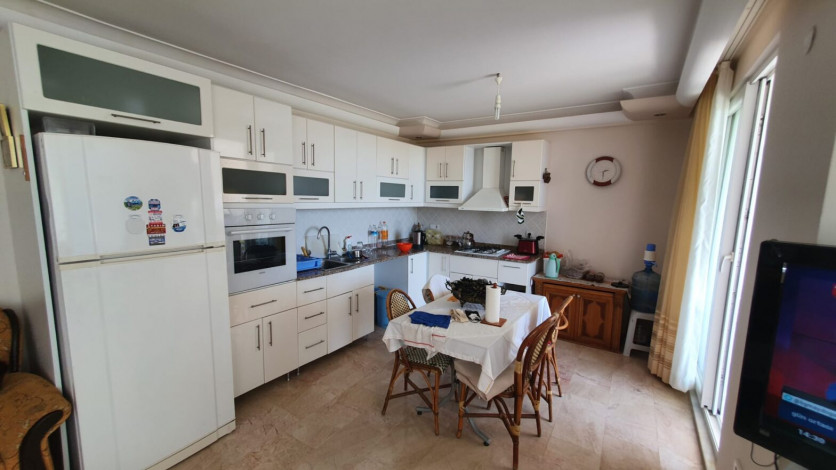 Меблированная квартира 2+1 с частичным видом на море в районе Махмутлар, 115 м2 - Ракурс 11