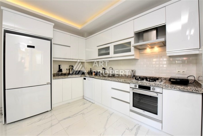 Светлая квартира 2+1 в центре Алании, 110 кв.м. - Ракурс 4