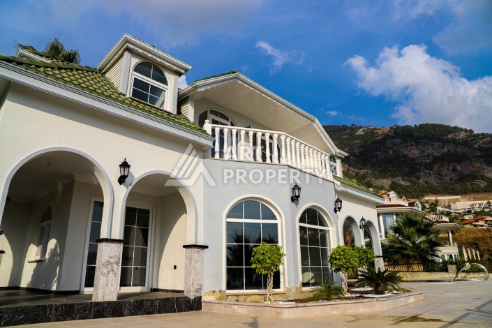 Роскошная вилла 4+1 с участком 525 кв.м. и бассейном. Тепе, Алания - Ракурс 8