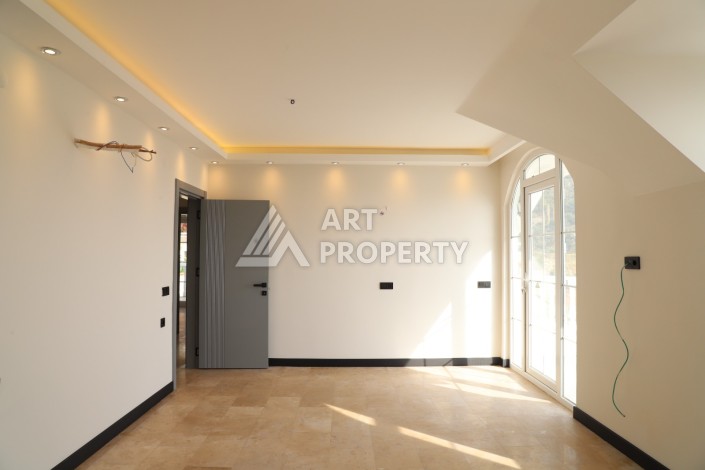 Роскошная вилла 4+1 с участком 525 кв.м. и бассейном. Тепе, Алания - Ракурс 14