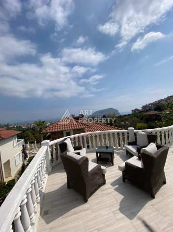 Вилла 3+1 для получения ВНЖ в престижном районе Тепе, 220 кв.м. - Ракурс 2