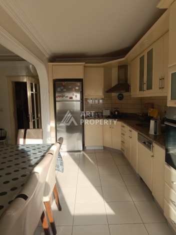 Большая квартира 2+1 с видом на бассейн. До моря 700 метров. - Ракурс 51