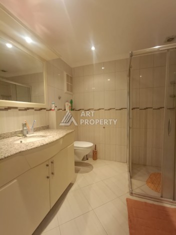 Большая квартира 2+1 с видом на бассейн. До моря 700 метров. - Ракурс 63