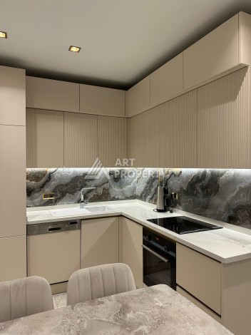 Квартира 1+1 в элитном ЖК с собственным пляжем в центре Алании, 50 кв.м. - Ракурс 3