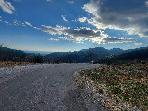 Участок земли с домом и шикарным видом на море и горы, 250 м2+200 м2 - Ракурс 3