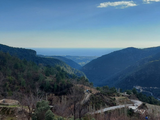 Участок земли с домом и шикарным видом на море и горы, 250 м2+200 м2 - Ракурс 9