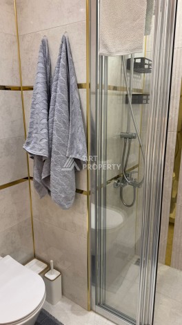 Стильная квартира 1+1 для отдыха и аренды, 500 м от моря в центре Махмутлара - Ракурс 45