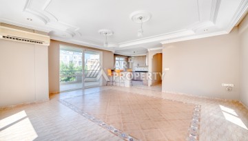 Просторная квартира 3+1 с видом на зелёную территорию в районе Клеопатра - Ракурс 5