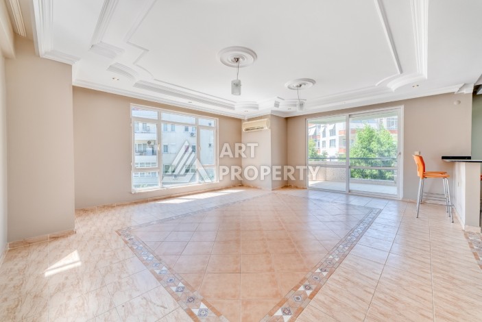 Просторная квартира 3+1 с видом на зелёную территорию в районе Клеопатра - Ракурс 10