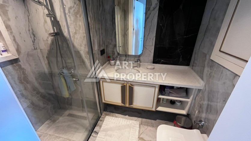 Пентхаус 2+1 с панорамным видом на море в центре Аланьи, всего в 700 метрах от пляжа Кейкубат - Ракурс 4