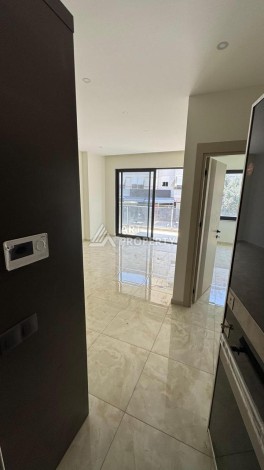 Современная квартира 1+1 в 600 м от пляжа Клеопатры. Новая резиденция в центре Алании - Ракурс 12