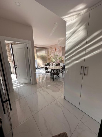 Меблированная квартира 1+1 в премиальном комплексе в центре Алании, в 400 метрах от пляжа Клеопатра - Ракурс 2