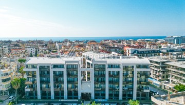 Стильная квартира 1+1 с дизайнерским интерьером в премиальном комплексе у пляжа Клеопатры - Ракурс 1