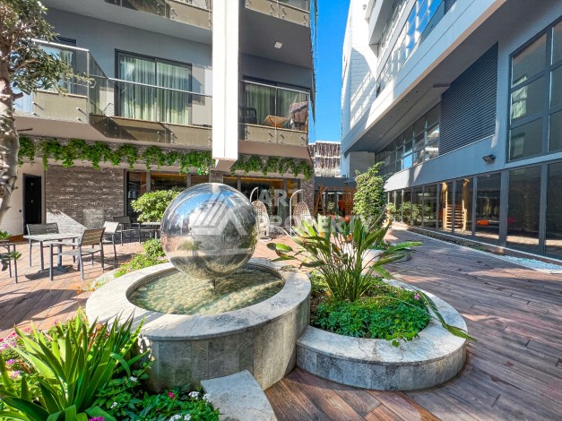 Стильная квартира 1+1 с дизайнерским интерьером в премиальном комплексе у пляжа Клеопатры - Ракурс 1