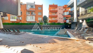 Стильная квартира 1+1 с дизайнерским интерьером в премиальном комплексе у пляжа Клеопатры - Ракурс 3