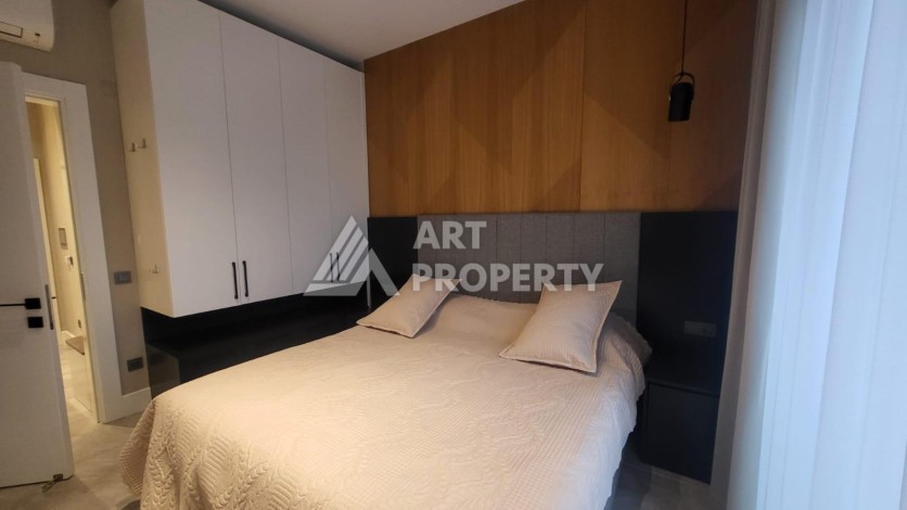 Стильная квартира 1+1 с дизайнерским интерьером в премиальном комплексе у пляжа Клеопатры - Ракурс 7