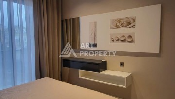 Стильная квартира 1+1 с дизайнерским интерьером в премиальном комплексе у пляжа Клеопатры - Ракурс 9