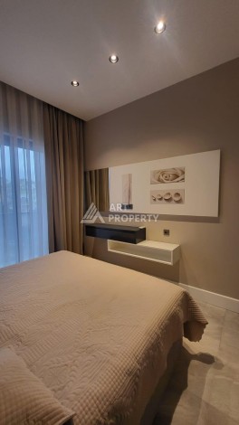 Стильная квартира 1+1 с дизайнерским интерьером в премиальном комплексе у пляжа Клеопатры - Ракурс 8