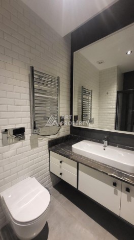 Стильная квартира 1+1 с дизайнерским интерьером в премиальном комплексе у пляжа Клеопатры - Ракурс 11