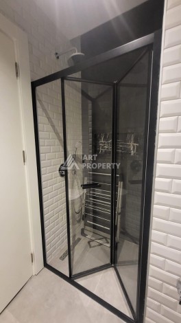 Стильная квартира 1+1 с дизайнерским интерьером в премиальном комплексе у пляжа Клеопатры - Ракурс 12