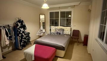 Двухуровневый дуплекс 160 м² в центре Алании рядом с пляжем Клеопатры — всего 120 метров до моря - Ракурс 3