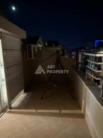 Двухуровневый дуплекс 160 м² в центре Алании рядом с пляжем Клеопатры — всего 120 метров до моря - Ракурс 3