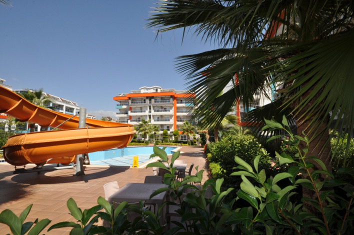 Просторная квартира 1+1 с мебелью и техникой у моря в районе Кестель, 70 м2 - Ракурс 3