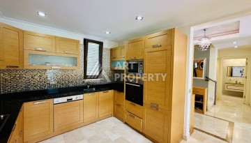 Отдельно стоящая вилла 3+1 с личным бассейном в уникальном курортном комплексе района Каргыджак - Ракурс 10