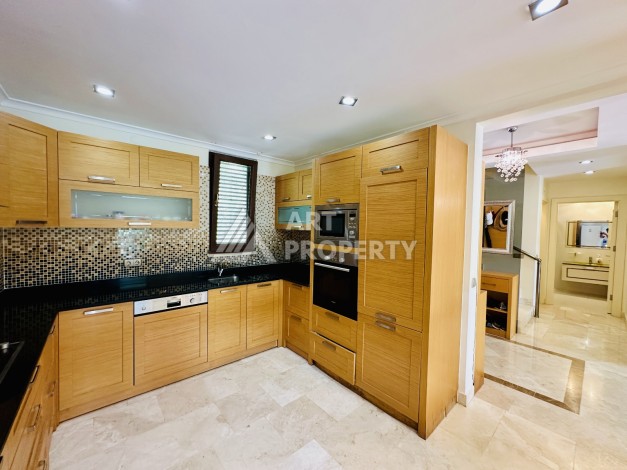 Отдельно стоящая вилла 3+1 с личным бассейном в уникальном курортном комплексе района Каргыджак - Ракурс 9