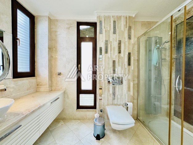 Отдельно стоящая вилла 3+1 с личным бассейном в уникальном курортном комплексе района Каргыджак - Ракурс 18