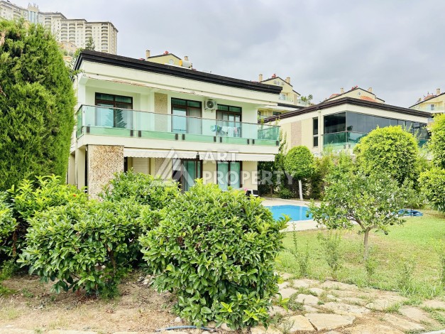 Отдельно стоящая вилла 3+1 с личным бассейном в уникальном курортном комплексе района Каргыджак - Ракурс 27