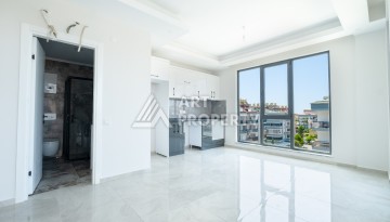 Квартира 1+1 с панорамным остеклением и открытыми видами на город, в комплексе 2024 года - Ракурс 14