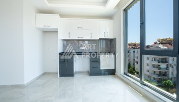 Квартира 1+1 с панорамным остеклением и открытыми видами на город, в комплексе 2024 года - Ракурс 16