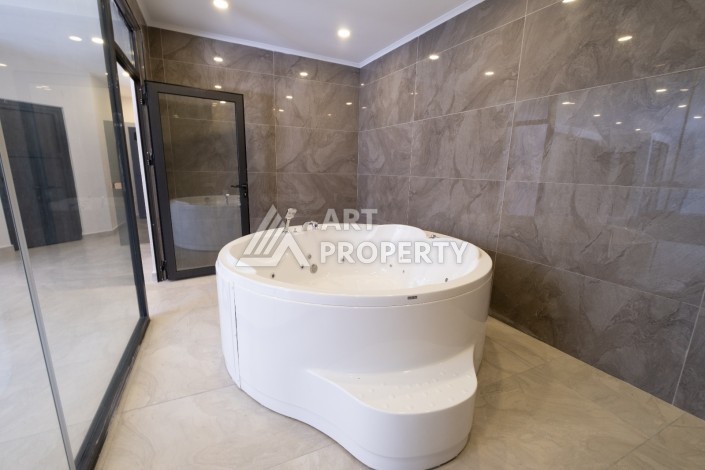 Квартира 1+1 с панорамным остеклением и открытыми видами на город, в комплексе 2024 года - Ракурс 19