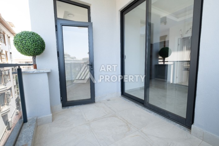 Квартира 1+1 с панорамным остеклением и открытыми видами на город, в комплексе 2024 года - Ракурс 20