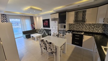 Квартира 1+1 с большим балконом в Махмутларе, всего 350 м до моря - Ракурс 3