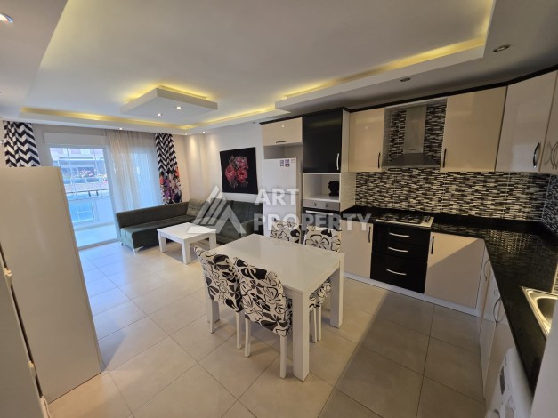 Квартира 1+1 с большим балконом в Махмутларе, всего 350 м до моря - Ракурс 2