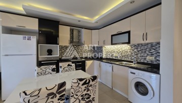 Квартира 1+1 с большим балконом в Махмутларе, всего 350 м до моря - Ракурс 4