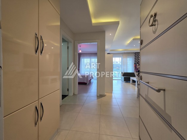 Квартира 1+1 с большим балконом в Махмутларе, всего 350 м до моря - Ракурс 5