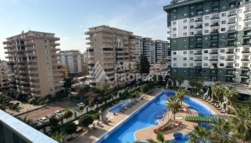 Стильная меблированная квартира 1+1 с видом на бассейн в элитной резиденции Махмутлара, 55 кв.м. - Ракурс 3